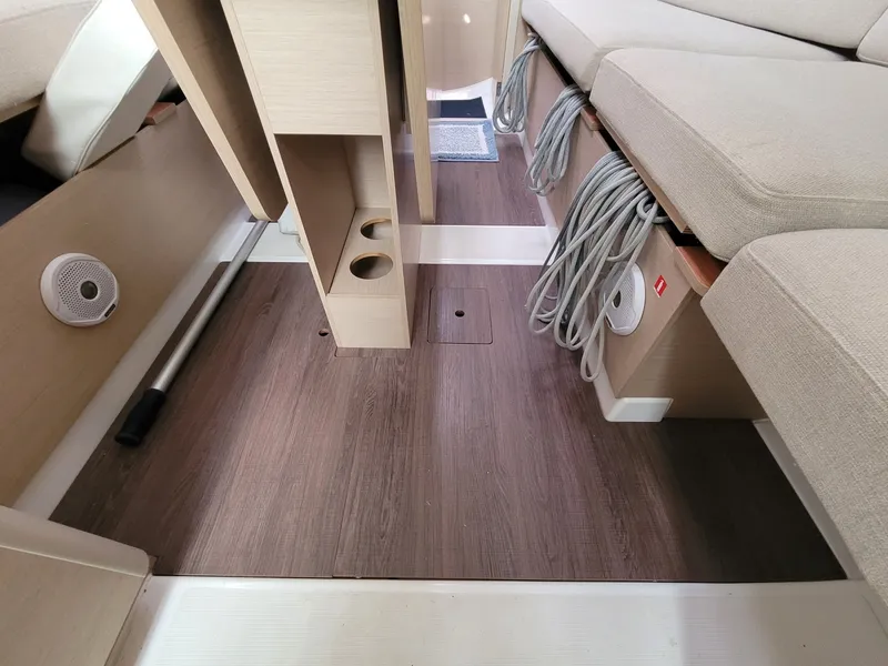 Slide: The Image of Beneteau 30.1 2020 - 31