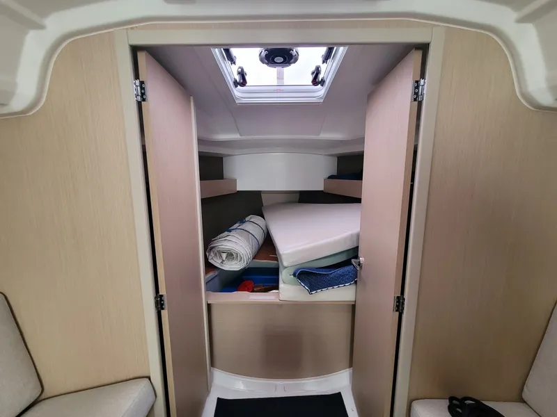 Slide: The Image of Beneteau 30.1 2020 - 32
