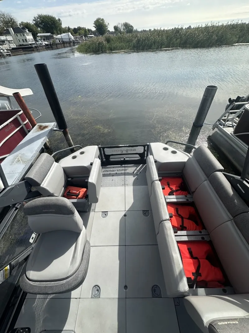 Slide: The Image of Sea-Doo Switch Cruise 21 2023 - 4