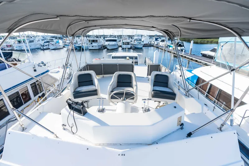 Slide: The Image of Harbor Master 520 Coastal 2001 - 15