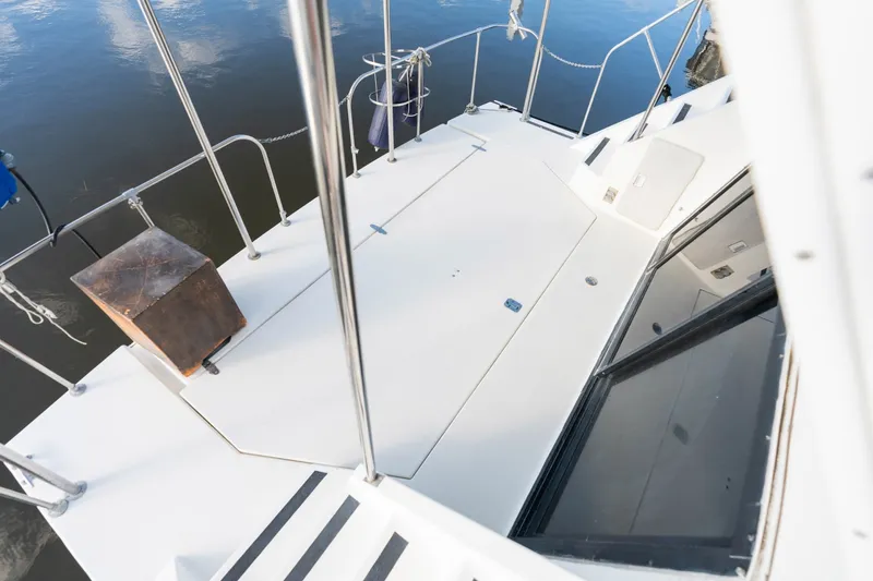 Slide: The Image of Harbor Master 520 Coastal 2001 - 19
