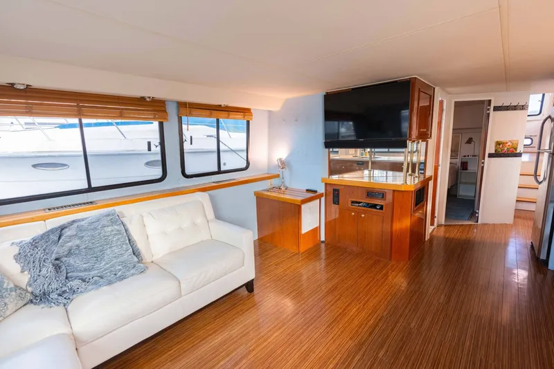 Slide: The Image of Harbor Master 520 Coastal 2001 - 25