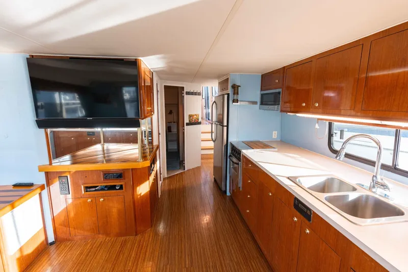 Slide: The Image of Harbor Master 520 Coastal 2001 - 26