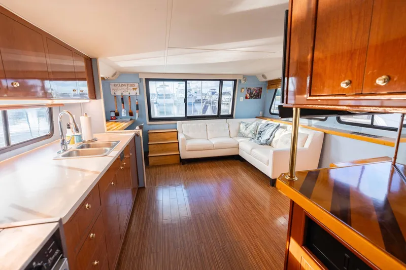 Slide: The Image of Harbor Master 520 Coastal 2001 - 27