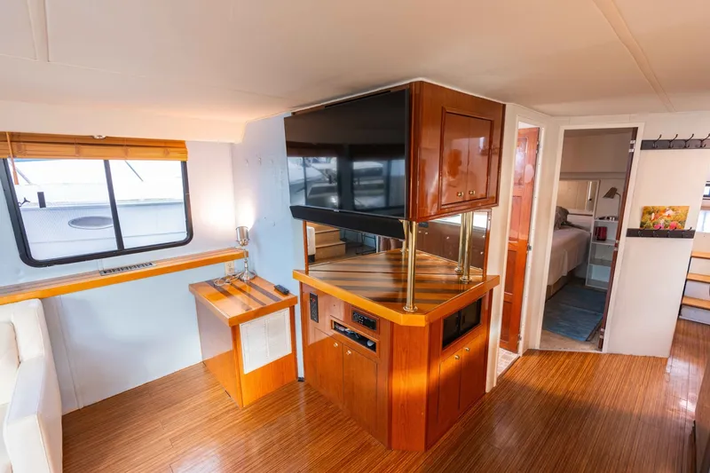 Slide: The Image of Harbor Master 520 Coastal 2001 - 28