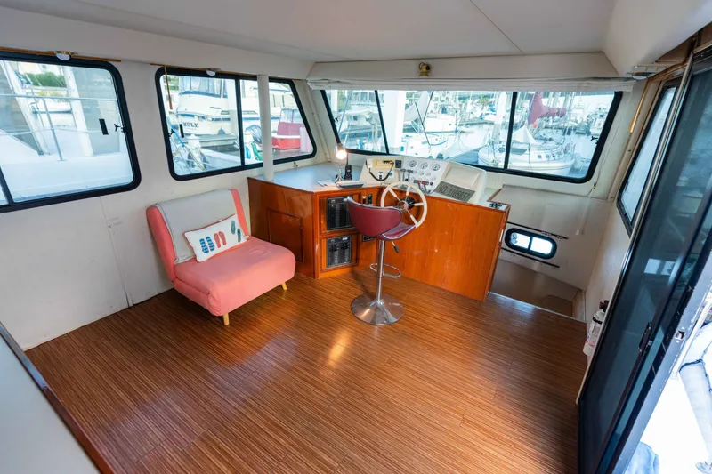 Slide: The Image of Harbor Master 520 Coastal 2001 - 30