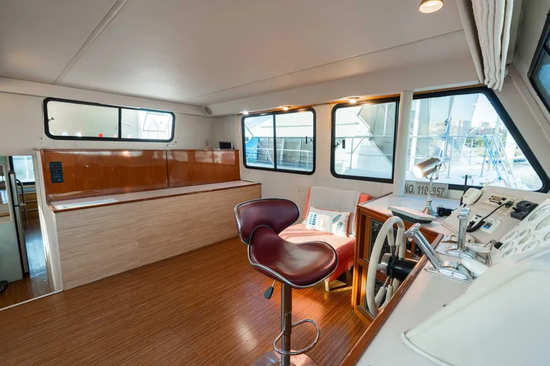 Slide: The Image of Harbor Master 520 Coastal 2001 - 31