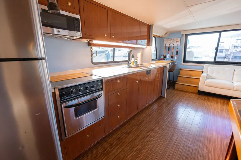 Slide: The Image of Harbor Master 520 Coastal 2001 - 35