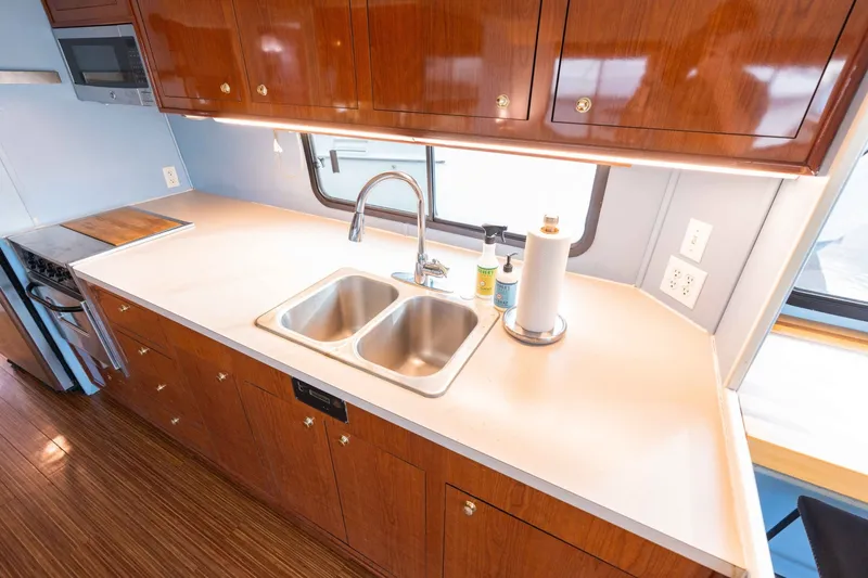 Slide: The Image of Harbor Master 520 Coastal 2001 - 36
