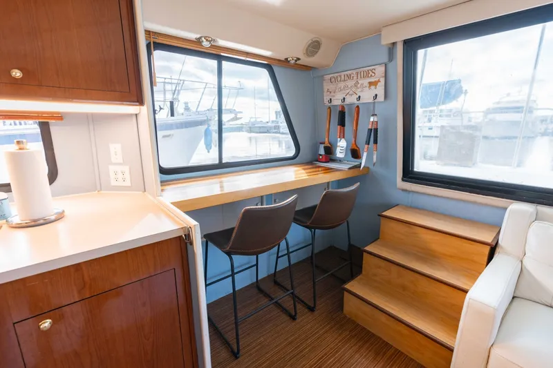 Slide: The Image of Harbor Master 520 Coastal 2001 - 37