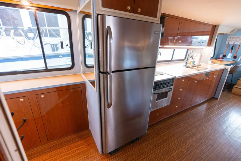 Slide: The Image of Harbor Master 520 Coastal 2001 - 39