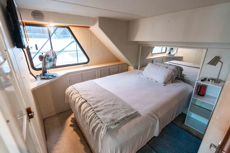 Slide: The Image of Harbor Master 520 Coastal 2001 - 40
