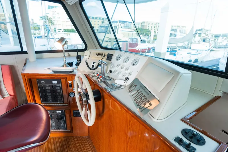 Slide: The Image of Harbor Master 520 Coastal 2001 - 49