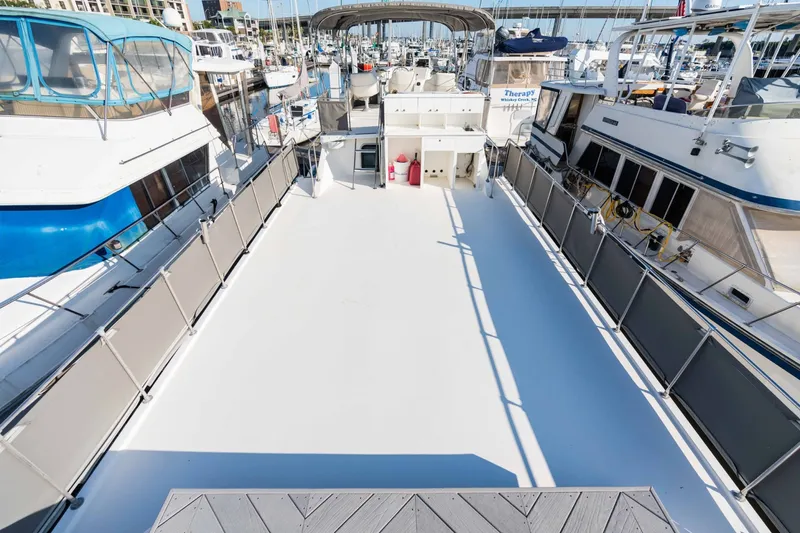Slide: The Image of Harbor Master 520 Coastal 2001 - 6