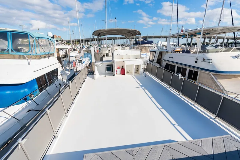 Slide: The Image of Harbor Master 520 Coastal 2001 - 7