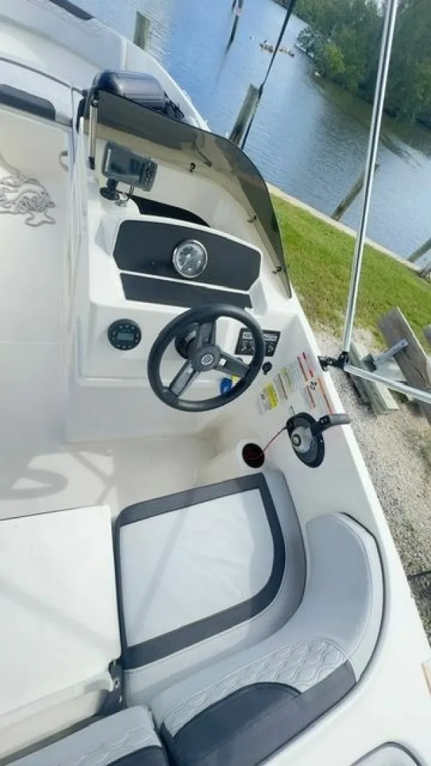 Slide: The Image of Bayliner 2023 - 12