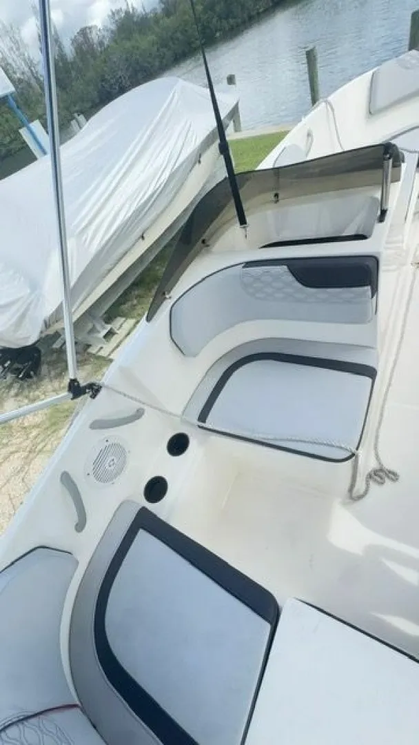 Slide: The Image of Bayliner 2023 - 13