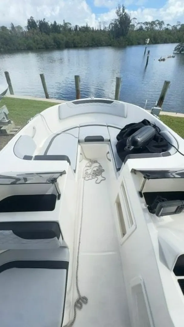 Slide: The Image of Bayliner 2023 - 16