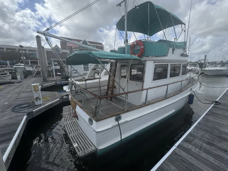 Slide: The Image of Grand Banks 32 Sedan 1978 - 3