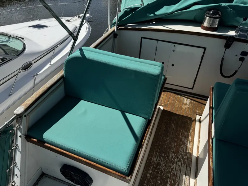 Slide: The Image of Grand Banks 32 Sedan 1978 - 44
