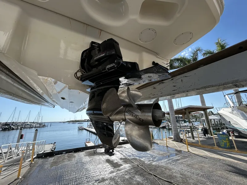 Slide: The Image of Sea Ray 2014 - 10
