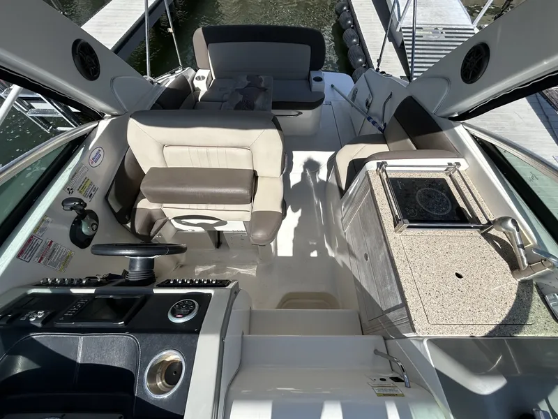 Slide: The Image of Sea Ray 2014 - 38
