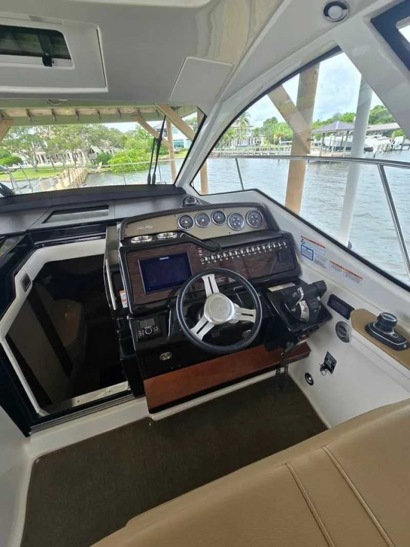 Slide: The Image of Sea Ray 2018 - 28