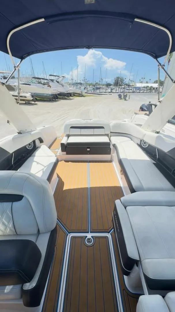 Slide: The Image of Sea Ray 2018 - 70