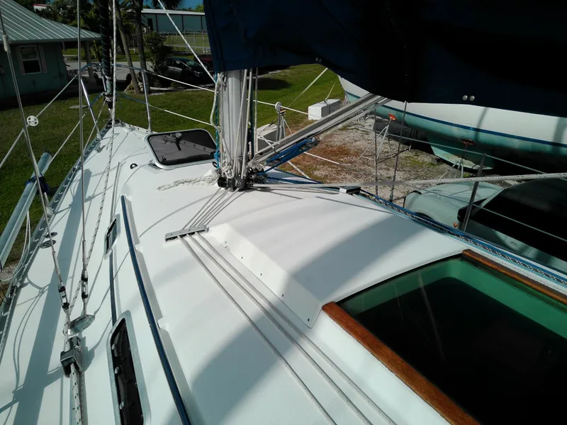 Slide: The Image of Beneteau 1993 - 12