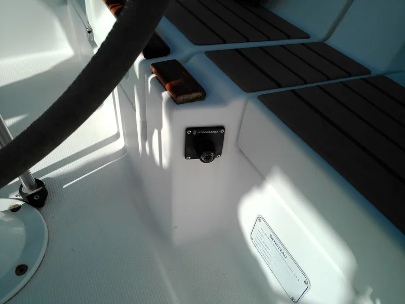 Slide: The Image of Beneteau 1993 - 24