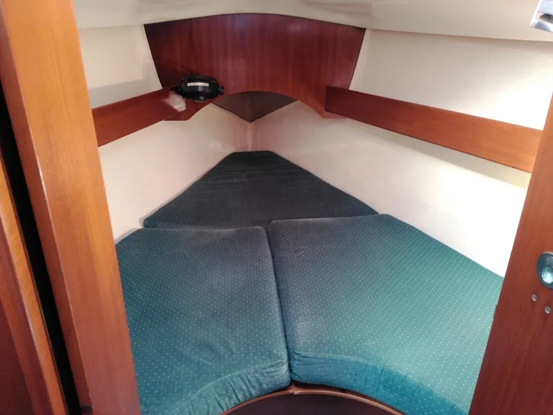 Slide: The Image of Beneteau 1993 - 27