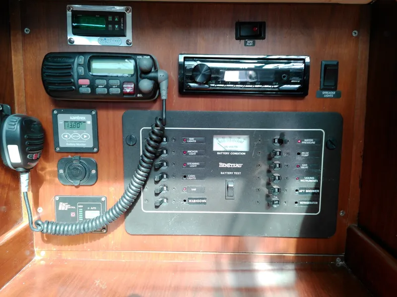 Slide: The Image of Beneteau 1993 - 30