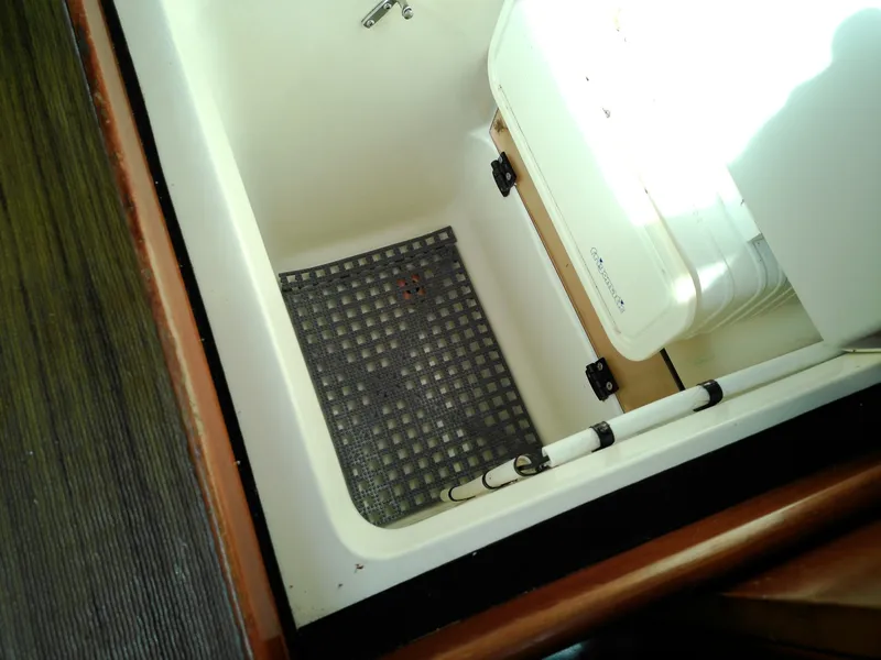 Slide: The Image of Beneteau 1993 - 37
