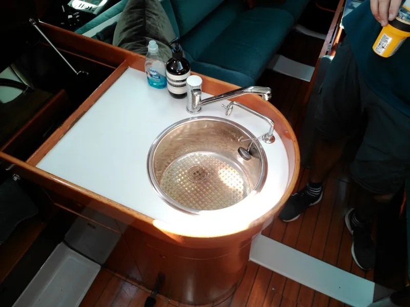 Slide: The Image of Beneteau 1993 - 38