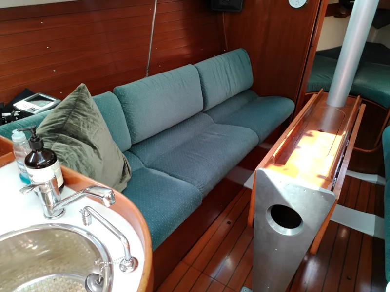 Slide: The Image of Beneteau 1993 - 40