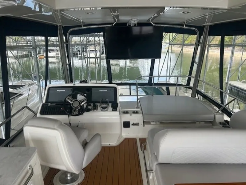 Slide: The Image of Sea Ray 460 FLY 2017 - 17