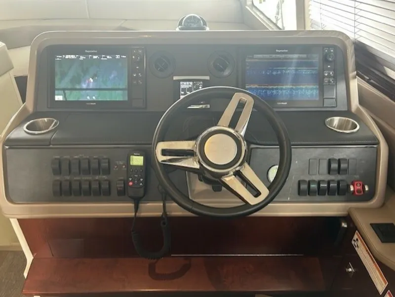 Slide: The Image of Sea Ray 460 FLY 2017 - 7