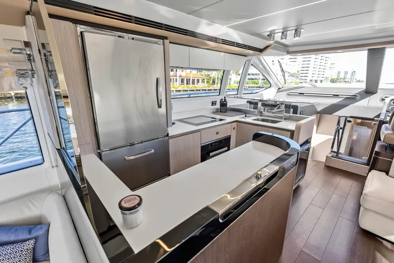 Slide: The Image of Azimut Flybridge 2020 - 25