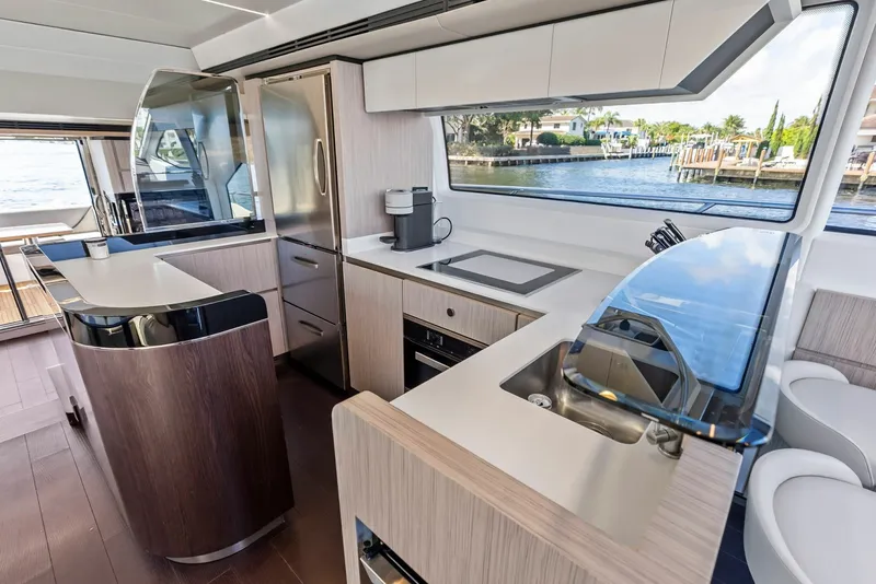 Slide: The Image of Azimut Flybridge 2020 - 26