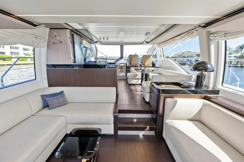 Slide: The Image of Azimut Flybridge 2020 - 30