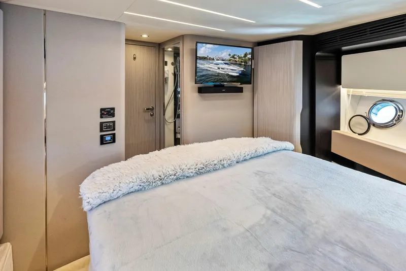 Slide: The Image of Azimut Flybridge 2020 - 36