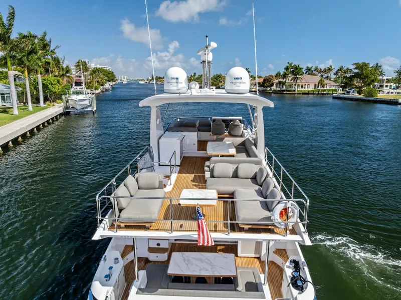 Slide: The Image of Azimut Flybridge 2020 - 4
