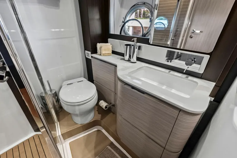 Slide: The Image of Azimut Flybridge 2020 - 46