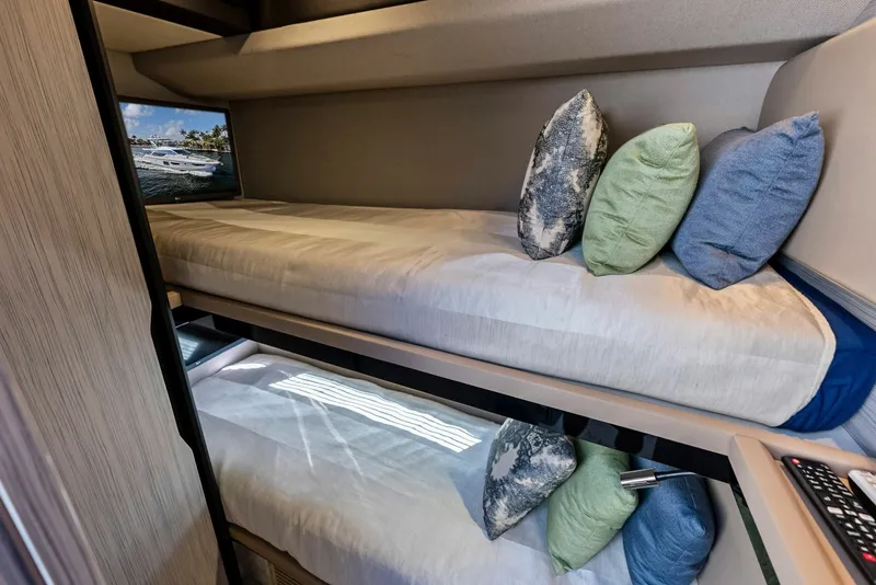 Slide: The Image of Azimut Flybridge 2020 - 48