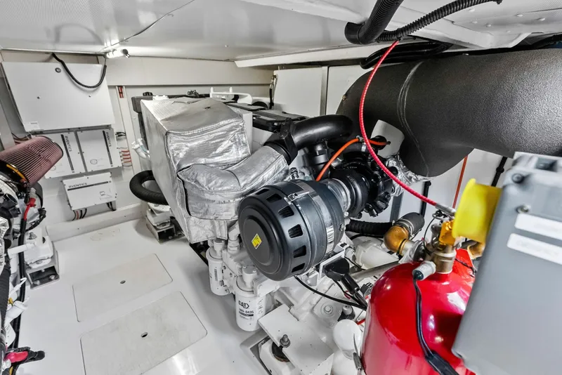 Slide: The Image of Azimut Flybridge 2020 - 54