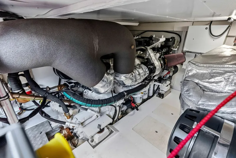 Slide: The Image of Azimut Flybridge 2020 - 55
