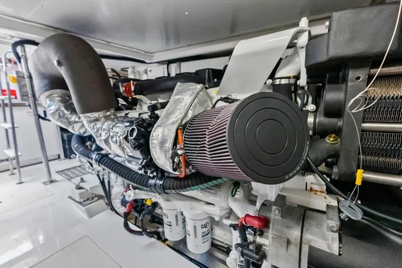 Slide: The Image of Azimut Flybridge 2020 - 57