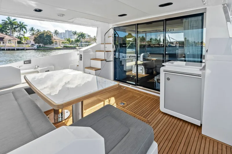 Slide: The Image of Azimut Flybridge 2020 - 9