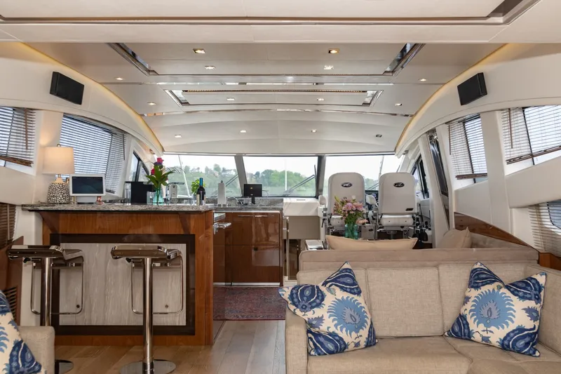 Slide: The Image of Sea Ray L650 FLY 2018 - 11