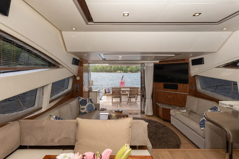 Slide: The Image of Sea Ray L650 FLY 2018 - 13